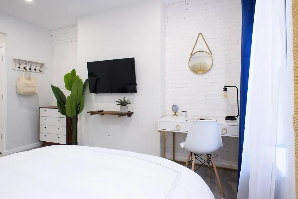 240-12 Brand New Studio Prime Location W&D New York Apartment