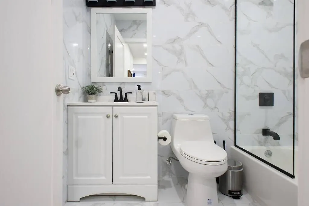 Apartment 240-12 Brand New Studio Prime Location W&D New York
